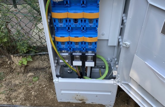 Connecting distribution equipment, receiving cabinet