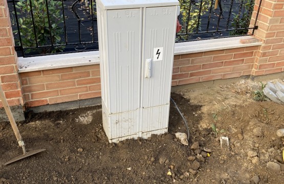 Földön álló dupla mérőhely