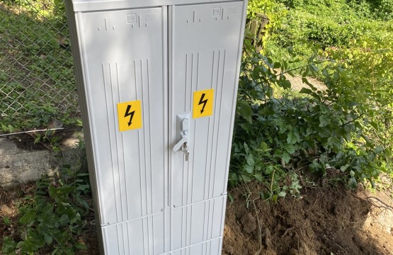 Földön álló dupla mérőhely